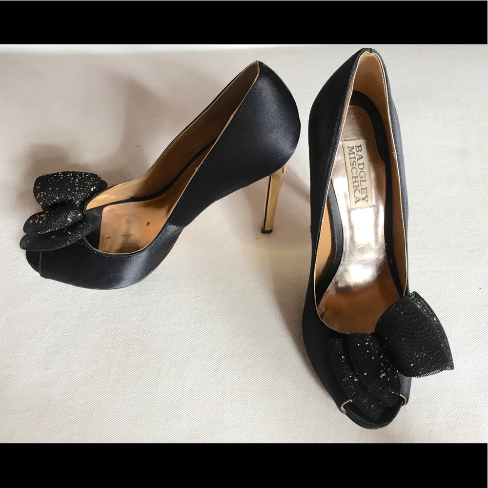 BBadgley Mischka Stilettos w/ Black and Gold Bow.